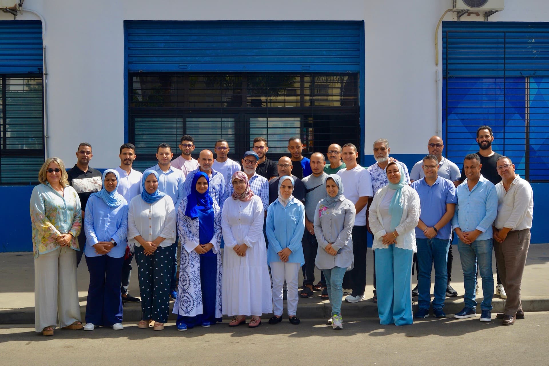 Photo de groupe en extérieur